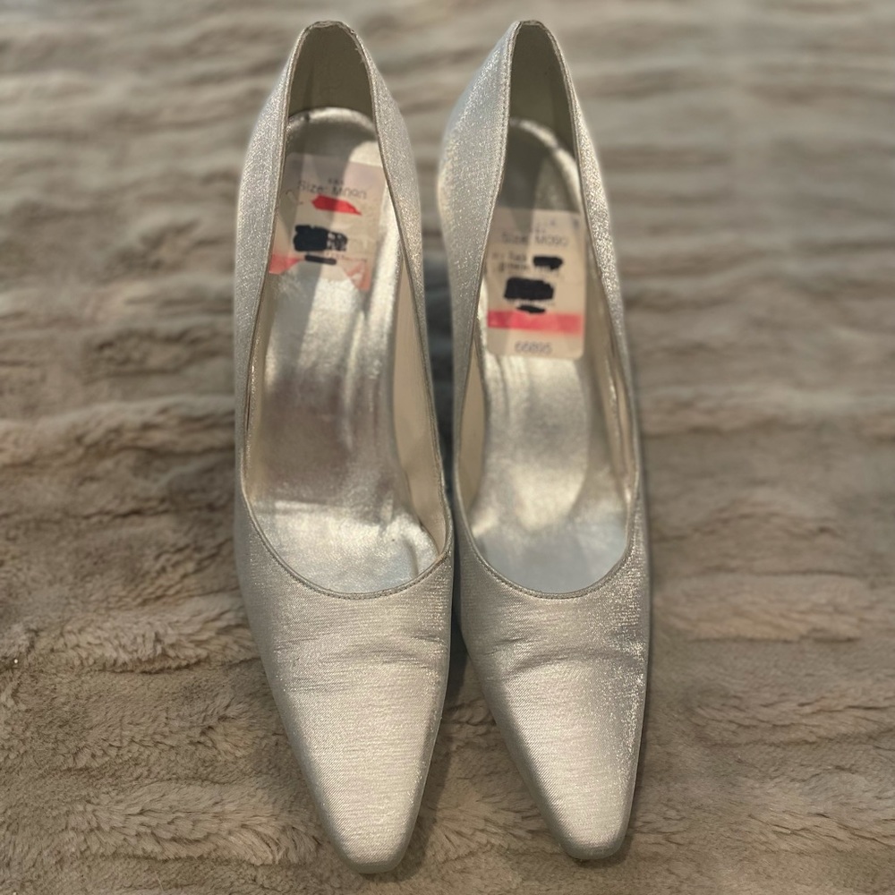 Stuart Weitzman Silver Glitter Point Toe Heels 9 - image 2